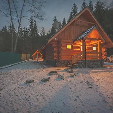Lopusna Dolina بيت للعطل Lučivná